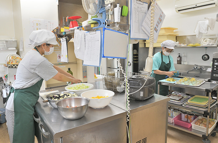 厨房staff手作りの温かいお食事